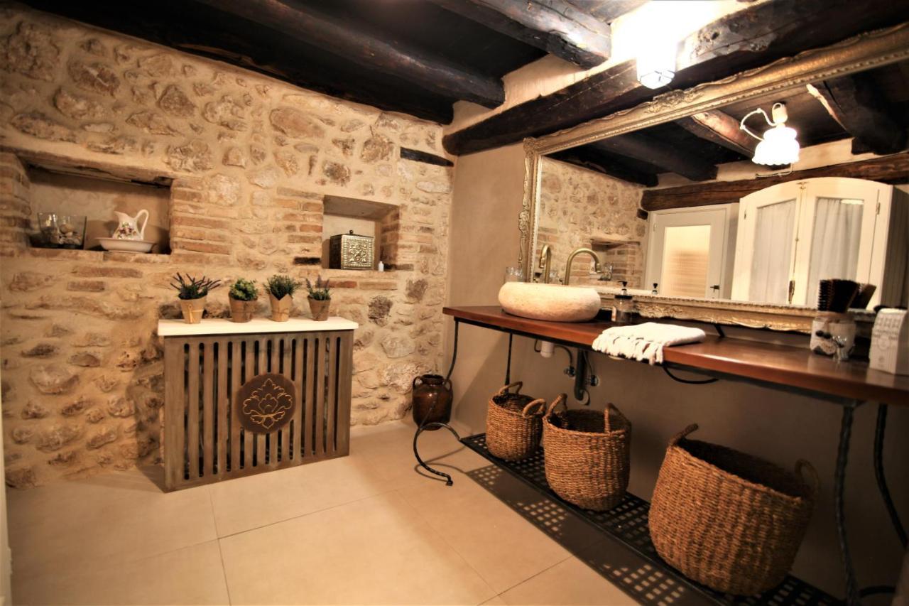 Wabisabi Townhouse Villa Montejo de la Vega de la Serrezuela ภายนอก รูปภาพ