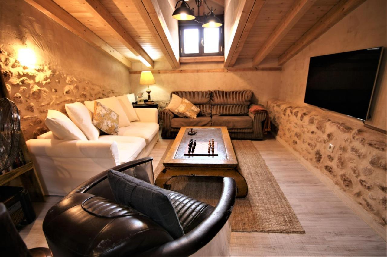 Wabisabi Townhouse Villa Montejo de la Vega de la Serrezuela ภายนอก รูปภาพ