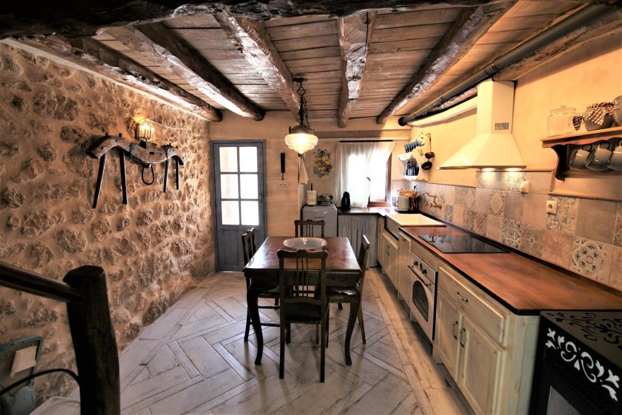 Wabisabi Townhouse Villa Montejo de la Vega de la Serrezuela ภายนอก รูปภาพ