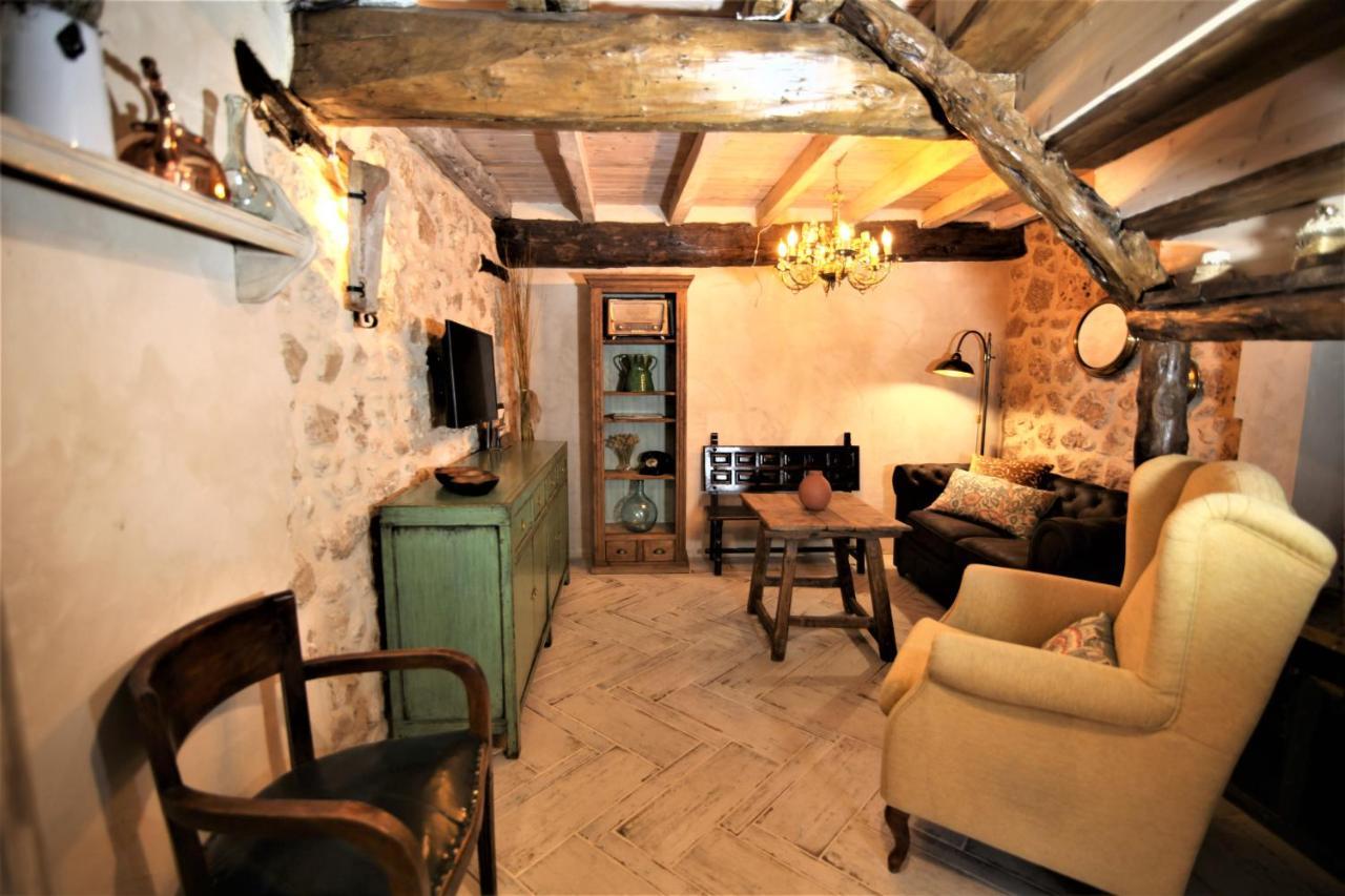 Wabisabi Townhouse Villa Montejo de la Vega de la Serrezuela ภายนอก รูปภาพ