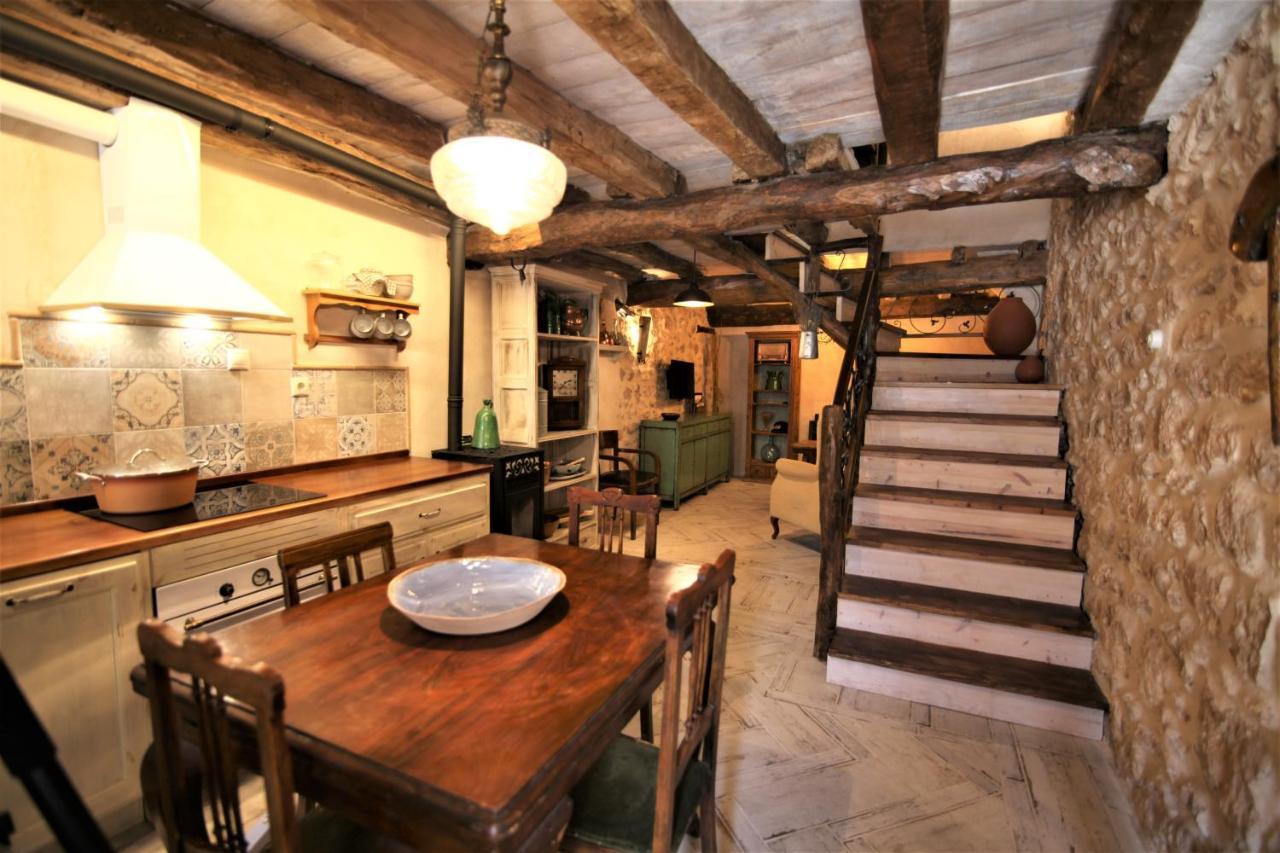 Wabisabi Townhouse Villa Montejo de la Vega de la Serrezuela ภายนอก รูปภาพ