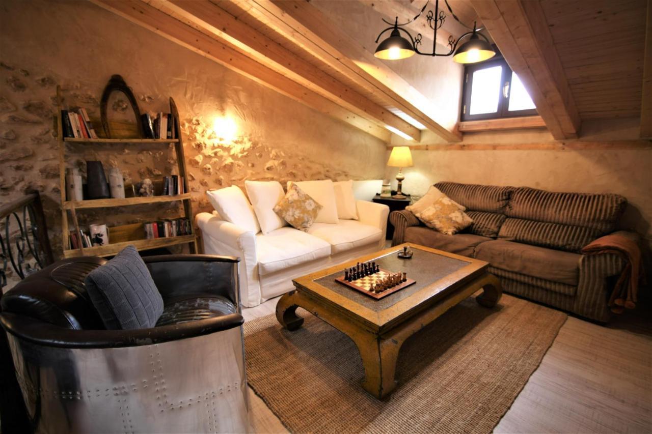 Wabisabi Townhouse Villa Montejo de la Vega de la Serrezuela ภายนอก รูปภาพ